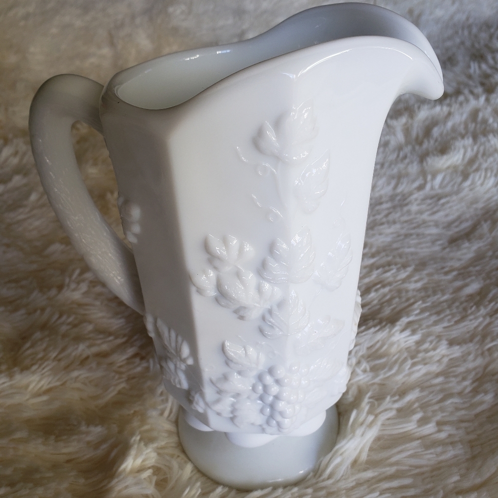 Vintage Westmoreland paneled milk glass 8+inches pitcher